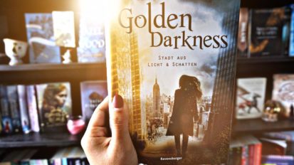 Golden Darkness – Stadt aus Licht und Schatten